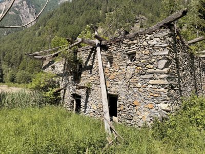 Lost Place. Von außen noch ganz ok ...